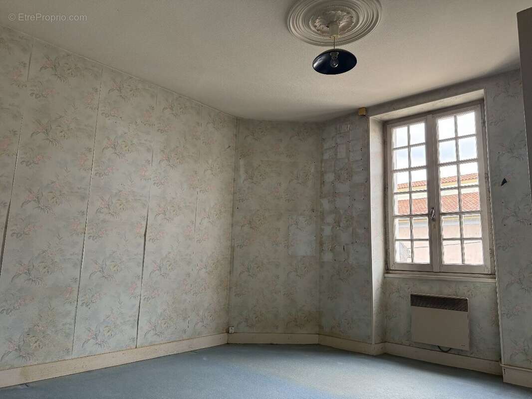 Maison à RUELLE-SUR-TOUVRE