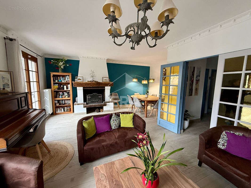 Maison à LES CLAYES-SOUS-BOIS