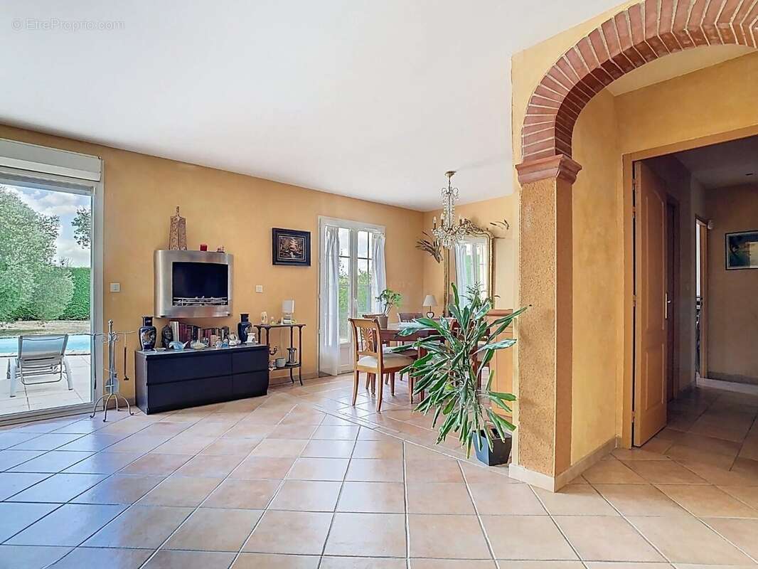 Belle Villa T5 avec piscine - photo 4