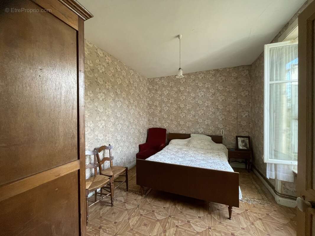 Maison à SAINT-DENIS-DES-MURS