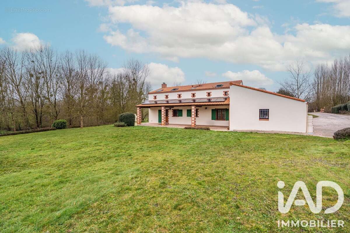 Maison 191 m² à Andreze  - photo 2