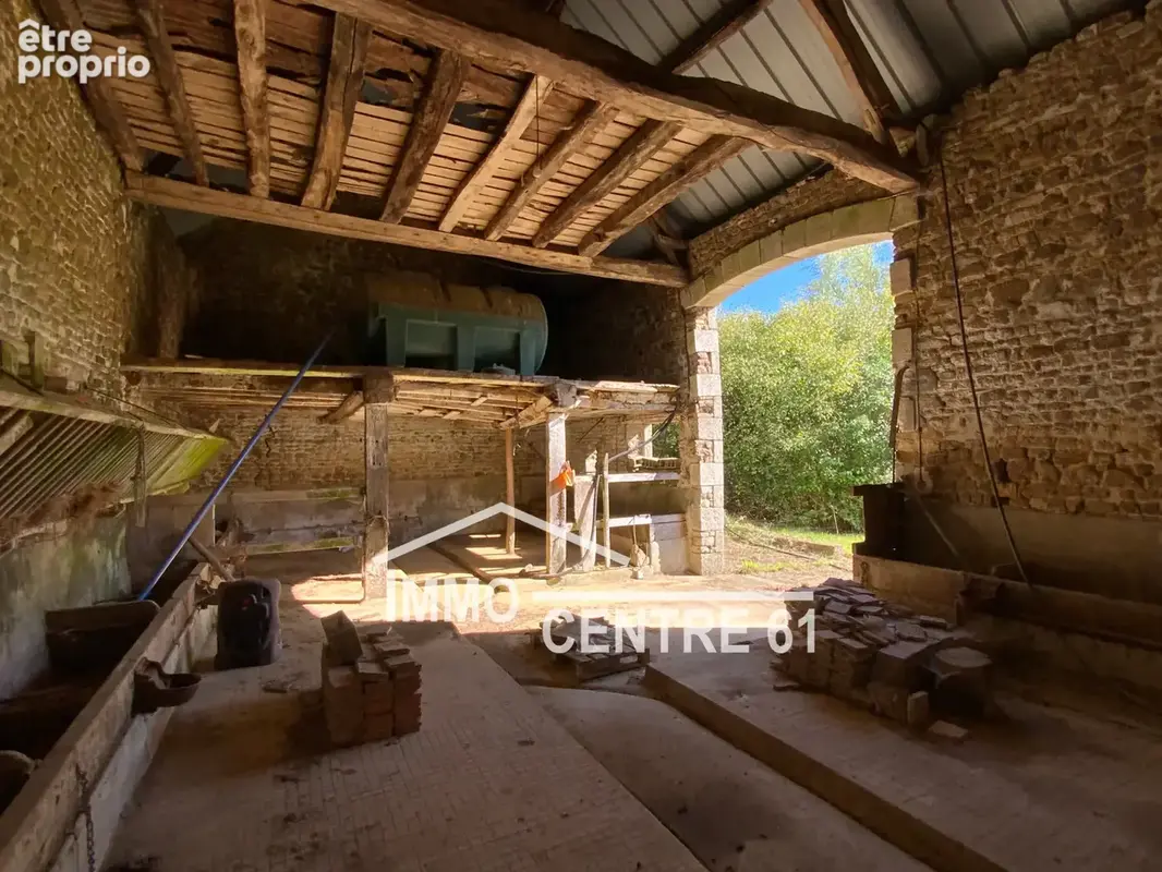 Longère à rénover et dépendances sur 5600m2 de terrain - photo 14