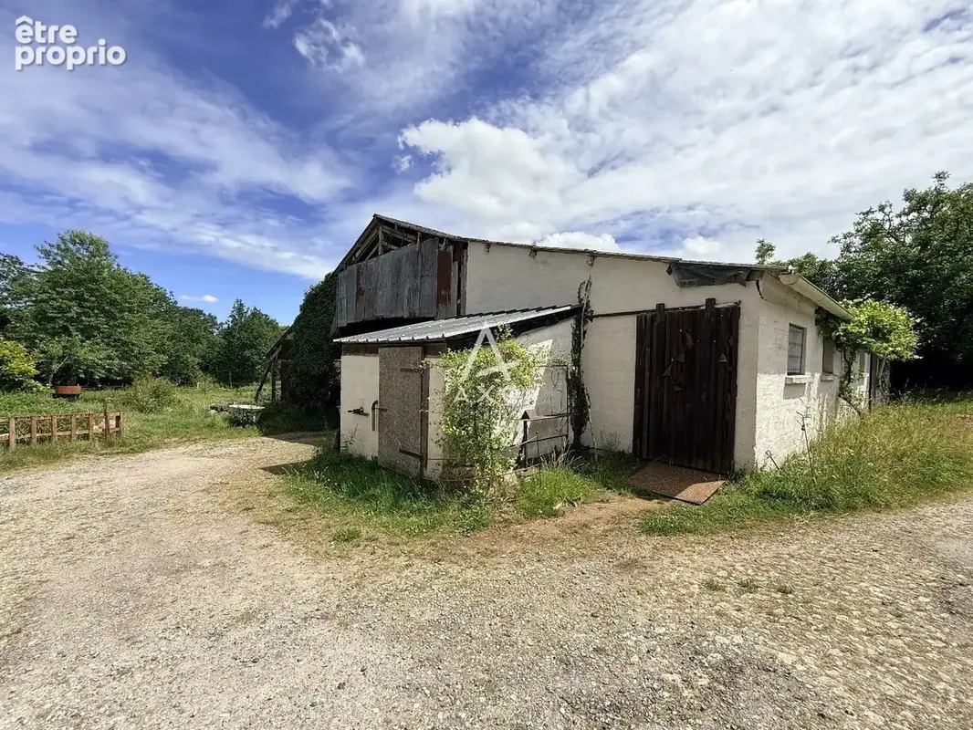 Grande maison de caractère avec dépendances  Un potentiel exceptionnel à la campagne ! - photo 2