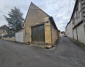 Parking à DUN-SUR-AURON