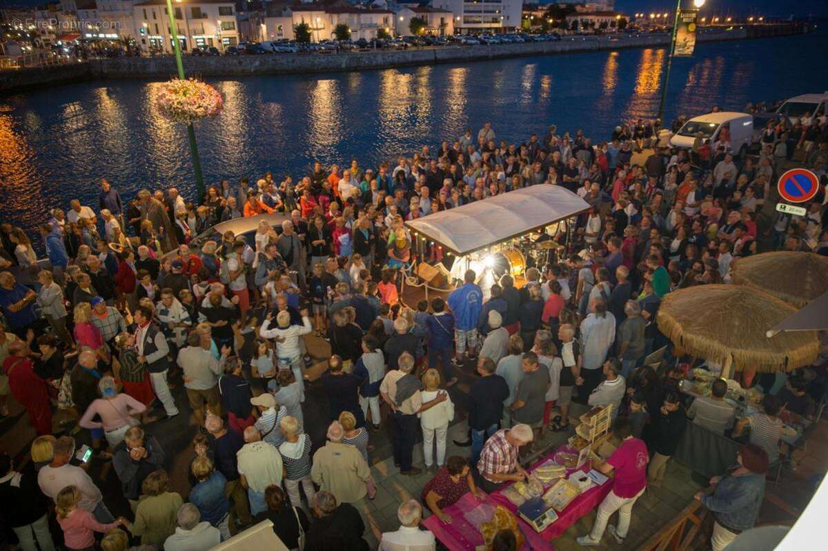 Commerce à LES SABLES-D'OLONNE