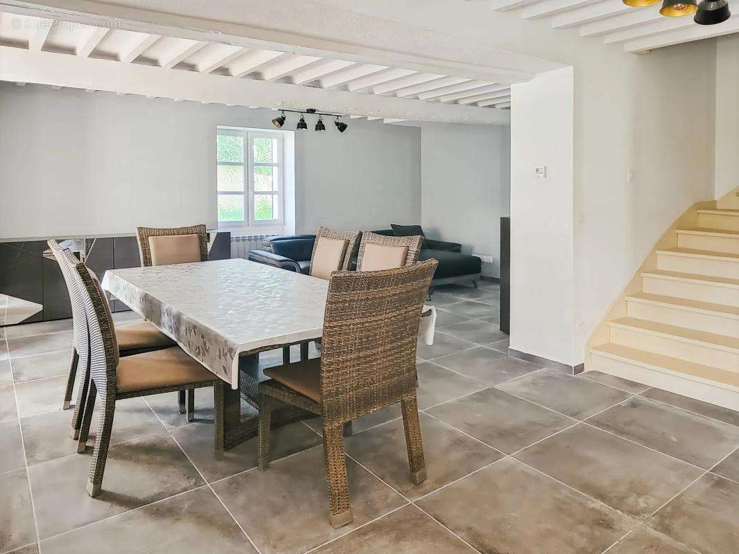 Maison à CHANOS-CURSON