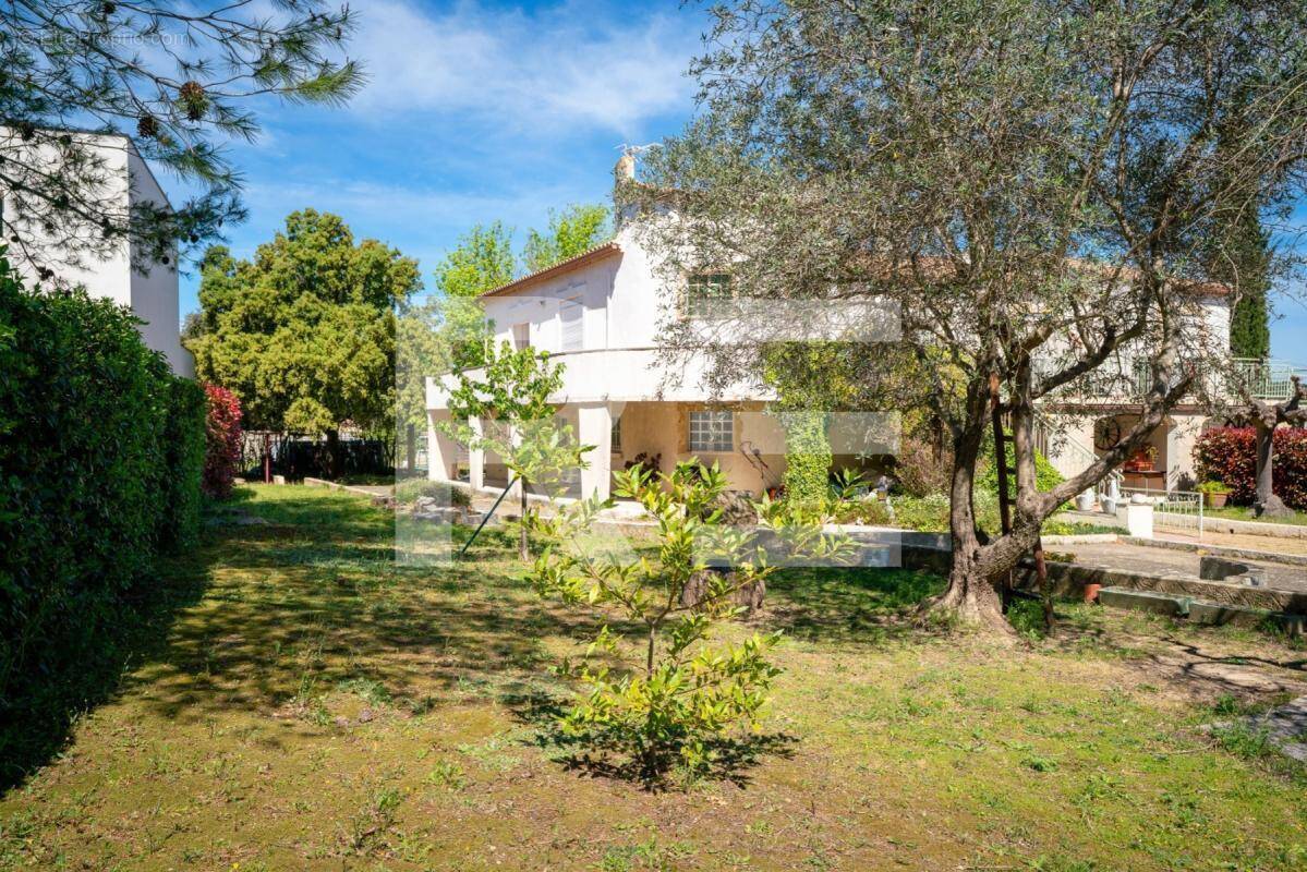 Appartement à UCHAUD