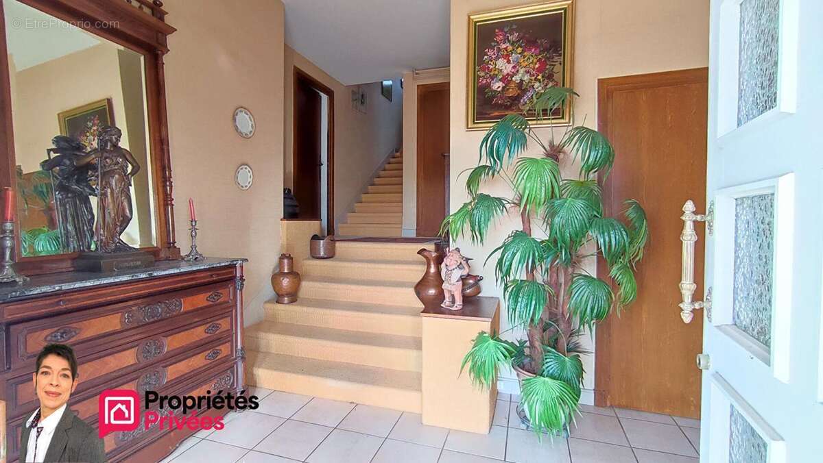 THIZY-LES-BOURGS (69240)  Maison individuelle 223 m² habitables, terrain 2000 m², 4 chambres, garages, annexes - photo 5