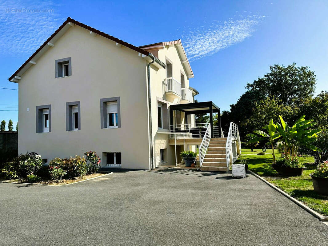 Propriete avec dependance et piscine - photo 21