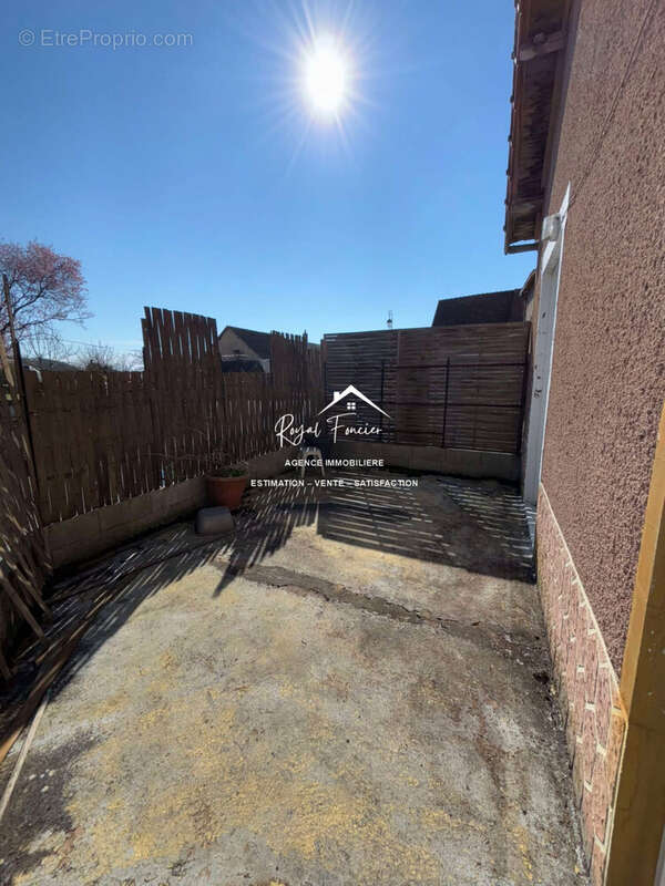 Terrasse avnt - Maison à PREUILLY-SUR-CLAISE