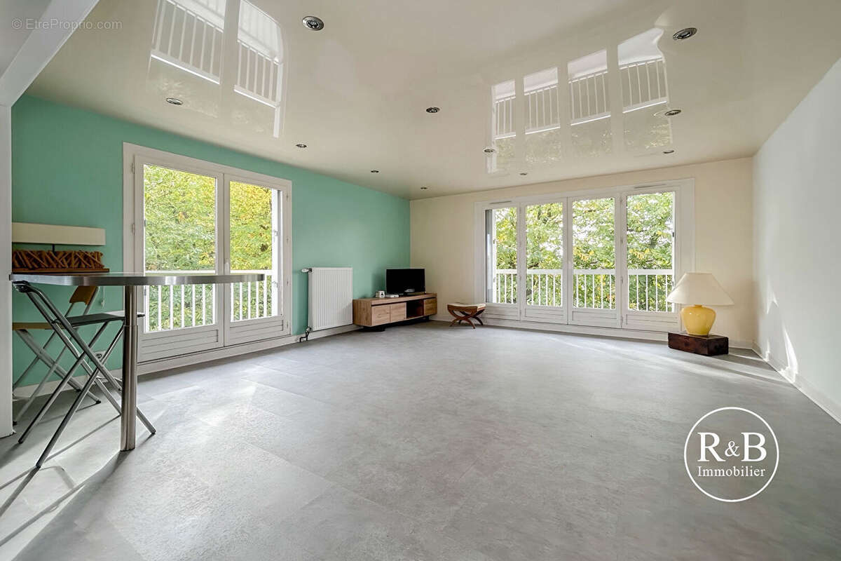 Appartement à LES CLAYES-SOUS-BOIS