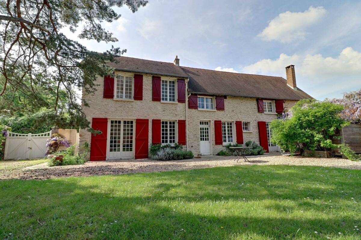 Maison à LA QUEUE-LES-YVELINES