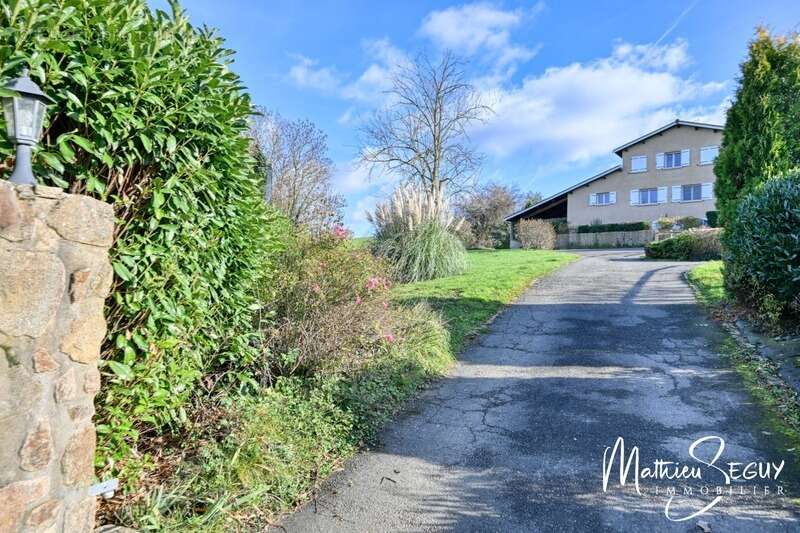 Appartement à COURZIEU