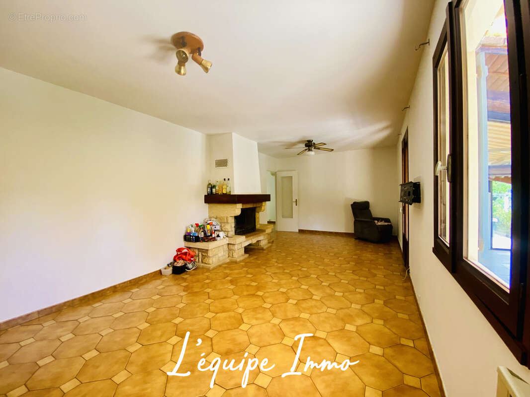 Maison T4 sur terrain arboré avec piscine et garage - photo 7
