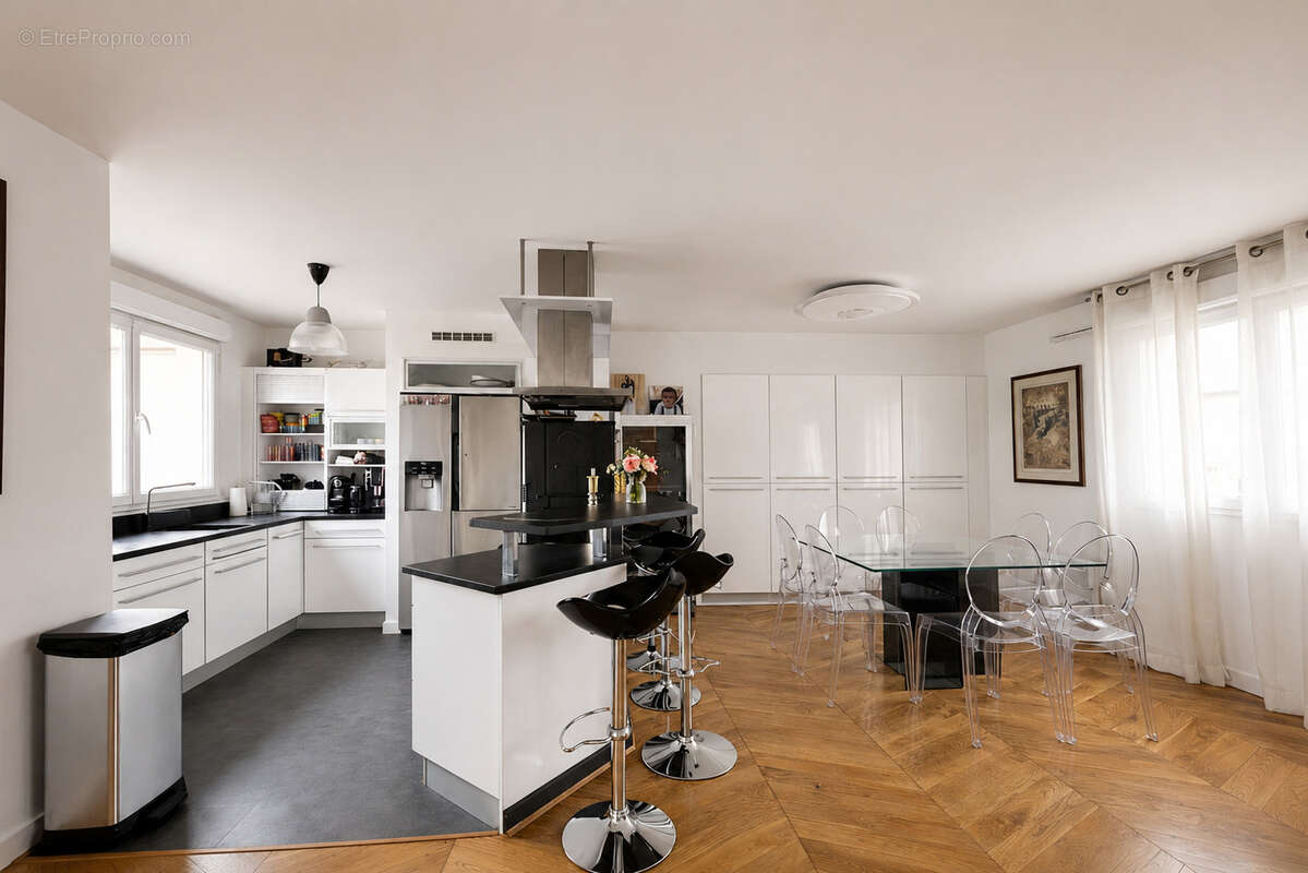 Appartement à COURBEVOIE