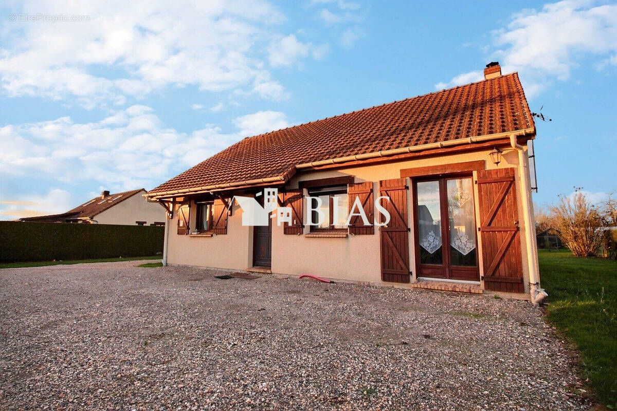 Maison à SAINTE-COLOMBE-LA-COMMANDERIE