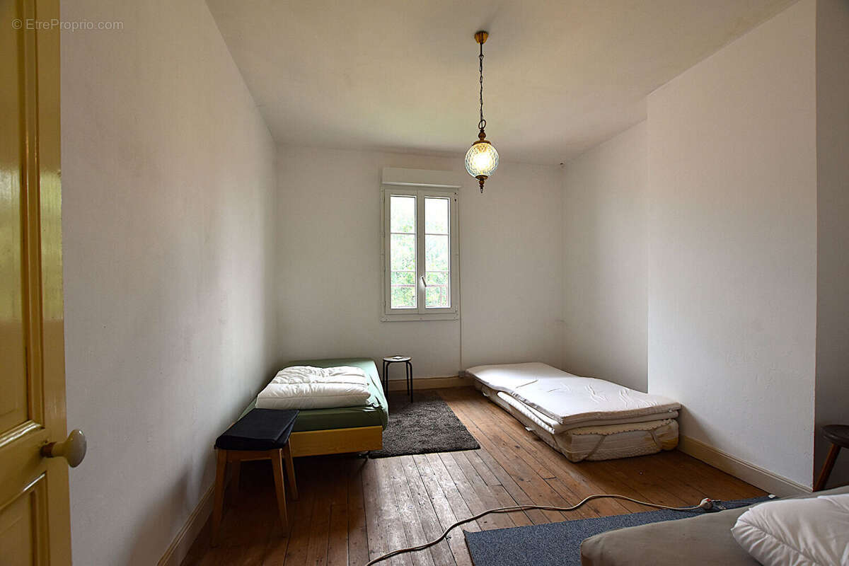 Charmante maison de bourg avec cinq chambres et dépendances sur parcelle de 790 m² : - photo 10