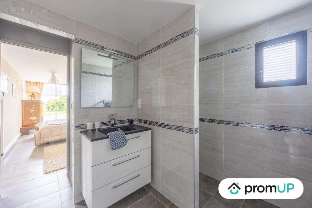 Maison à DONVILLE-LES-BAINS