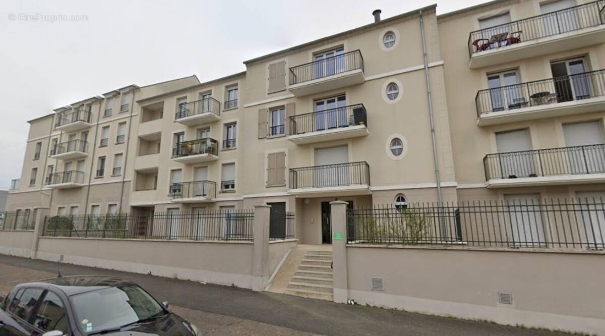 Appartement à SAINT-JEAN-DE-BRAYE