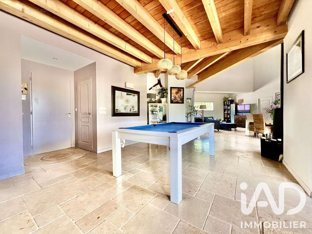 Maison 207 m² à Saint-Paul-En-Foret  - photo 6