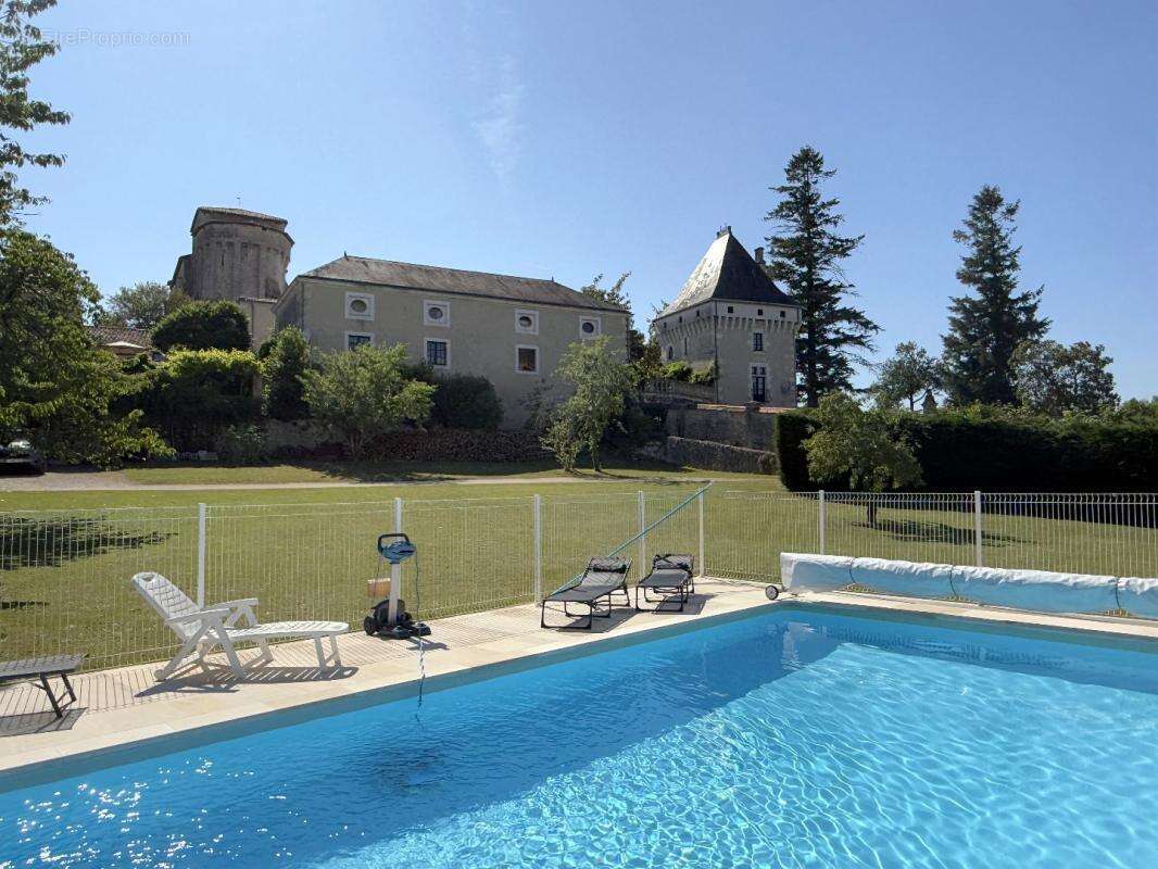 Maison à CHARRAS