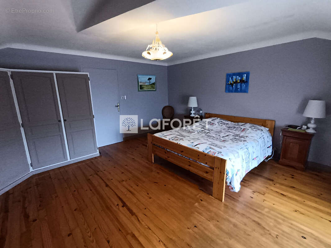 Maison à SAINT-NICOLAS-DE-LA-GRAVE