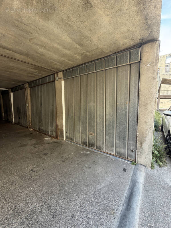 Parking à MARSEILLE-5E