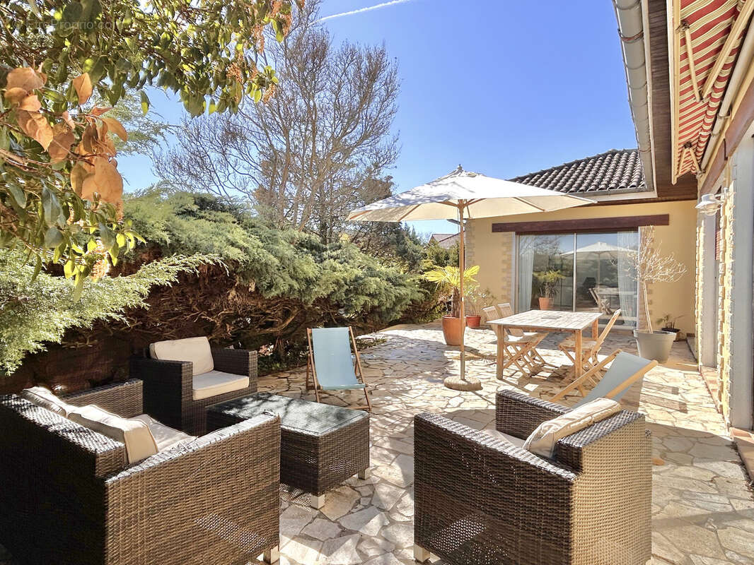 Maison à GREZIEU-LA-VARENNE