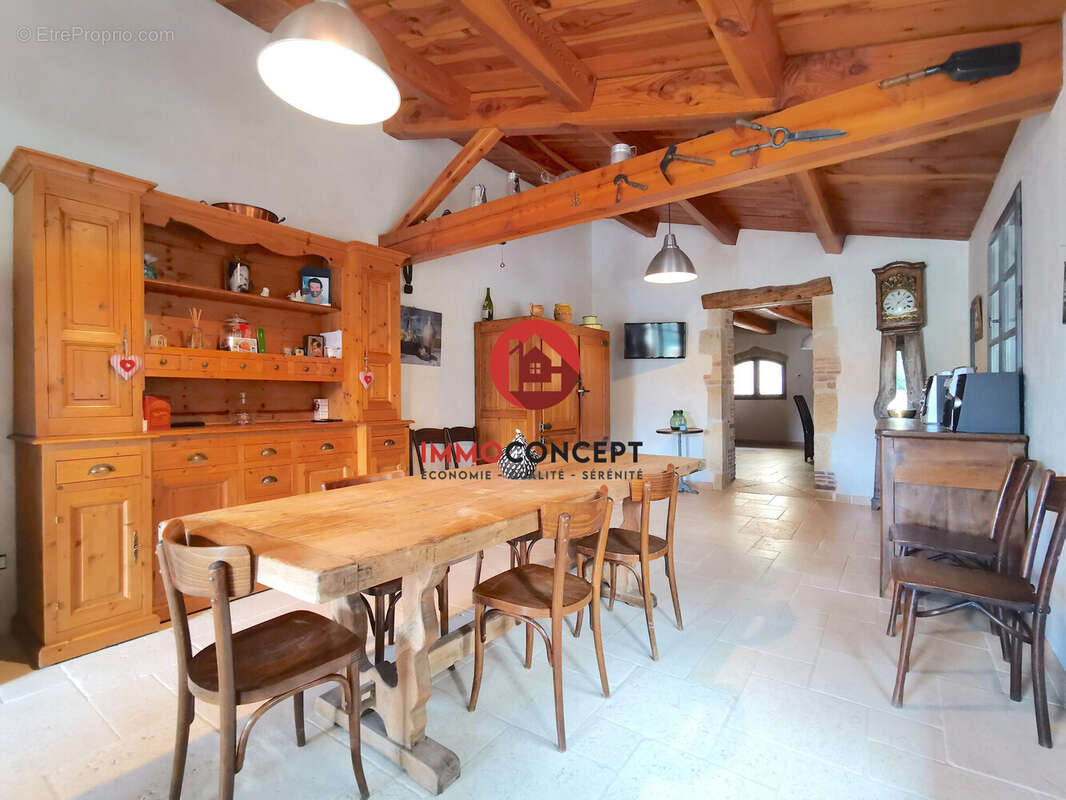 Maison à SAINT-VICTOR-LA-COSTE