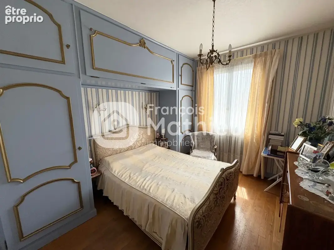 Villars les Dombes : Maison sur sous-sol complet 94m2 hab - 3ch - garage 41m2 - terrain 892m2 - photo 8