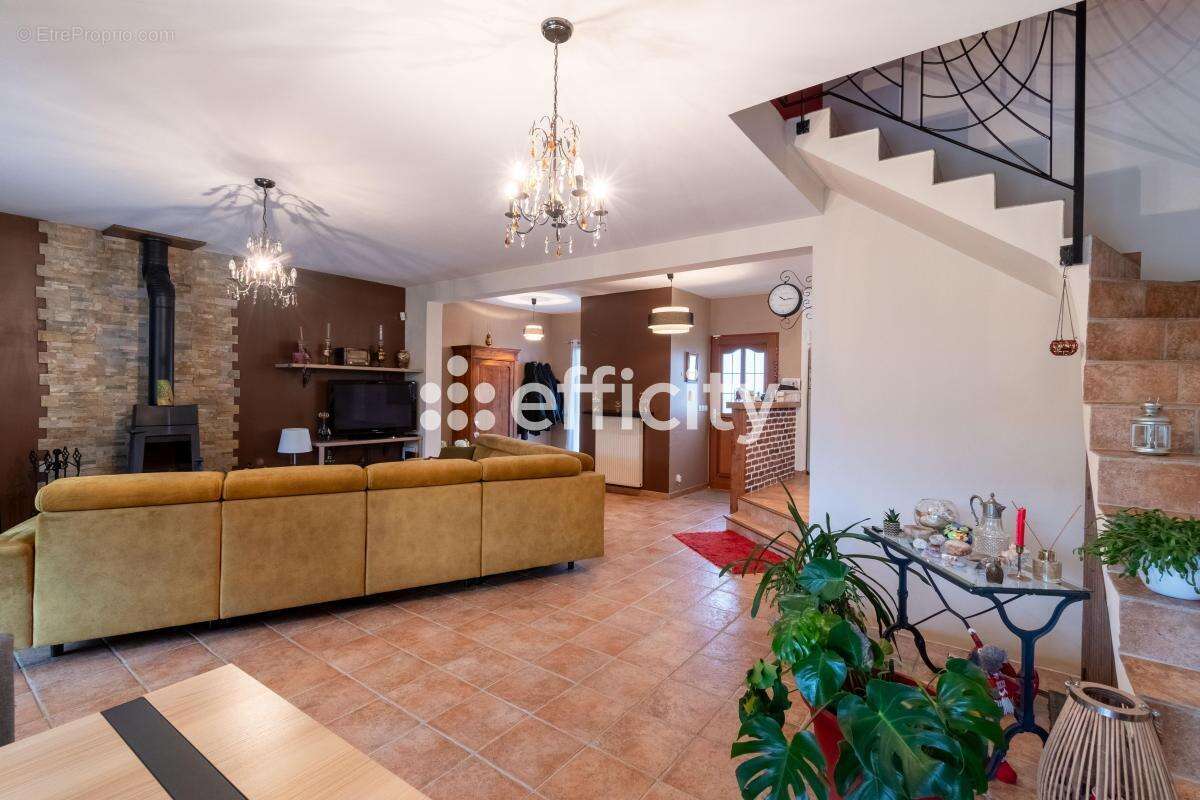 Maison 128 m² à Villeneuve-Le-Roi  - photo 4
