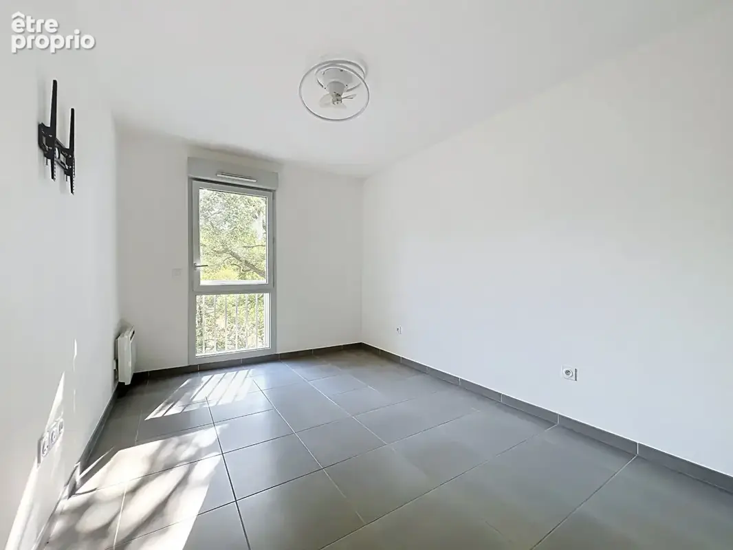 EXCLUSIVITÉ - T2 44 m² avec terrasse 9 m² et 2 parkings - Rousset Centre - photo 6