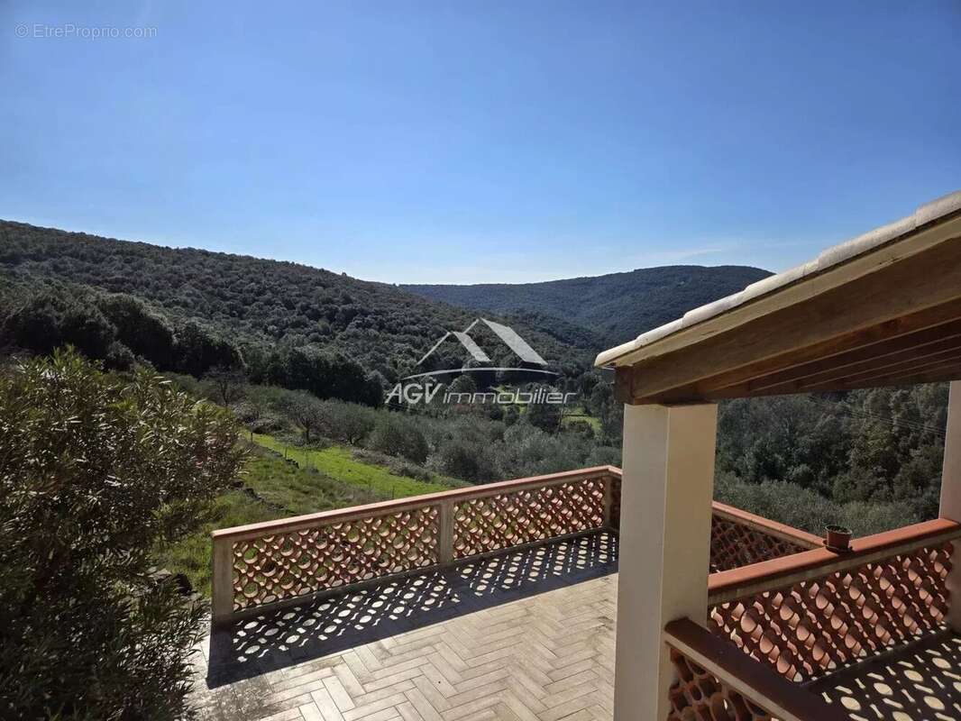 Maison à LES SALLES-DU-GARDON