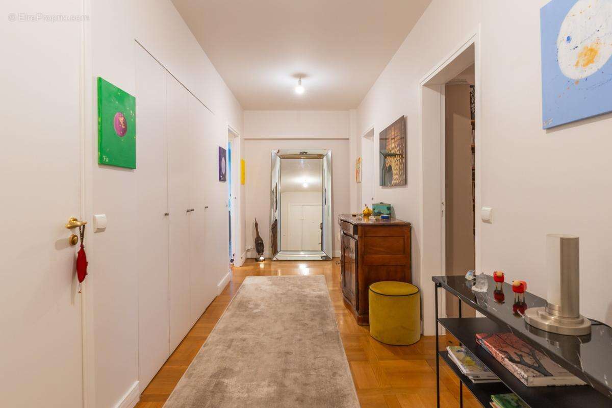 Appartement à VILLE-D'AVRAY