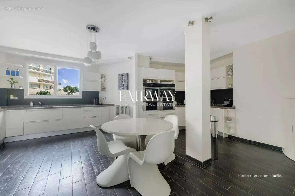 Appartement à PARIS-16E