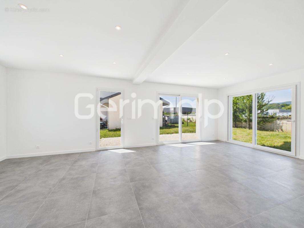 Vente - Maison - 5 pièces + cuisine - 130 m² - 535 000 € - - photo 14