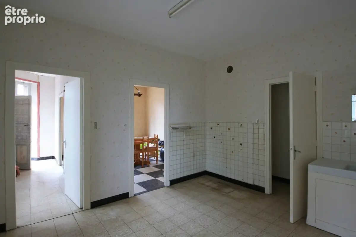 Maison de village, 4 chambres, avec garage et cour - photo 3