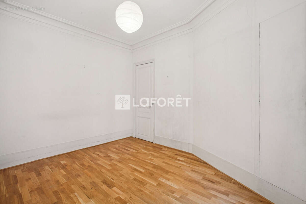 Trois pièces 46m² à rénover - Gros Caillou / Saint Dominique - photo 17