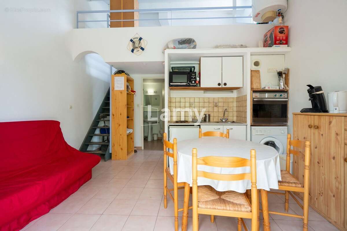 Maison à VIC-LA-GARDIOLE