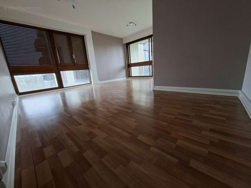 Appartement à FONTENAY-LE-FLEURY