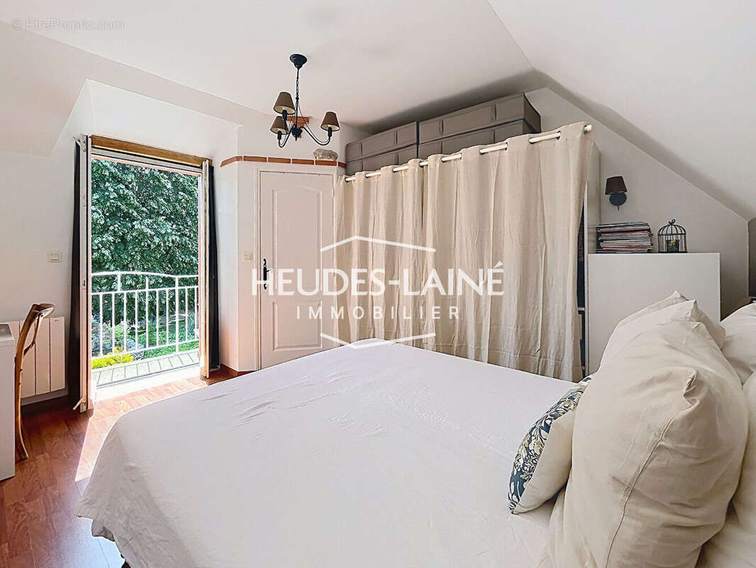 Maison de charme avec jardin arboré - COURTILS - photo 9