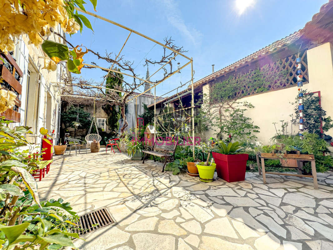 Maison, 7 pièces 13690 Graveson - Maison à GRAVESON