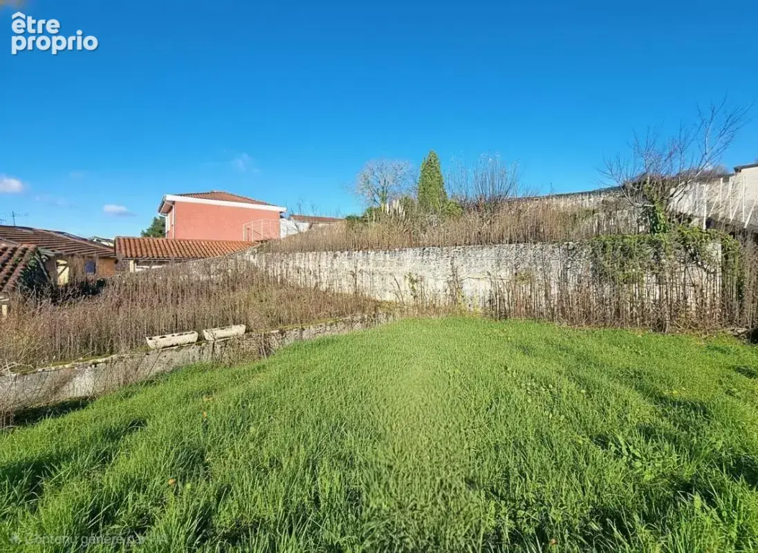 Terrain - Libre constructeur - Au cœur du village - Au calme absolu - photo 5