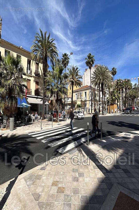 Commerce 29 m² à Hyeres  - photo 2