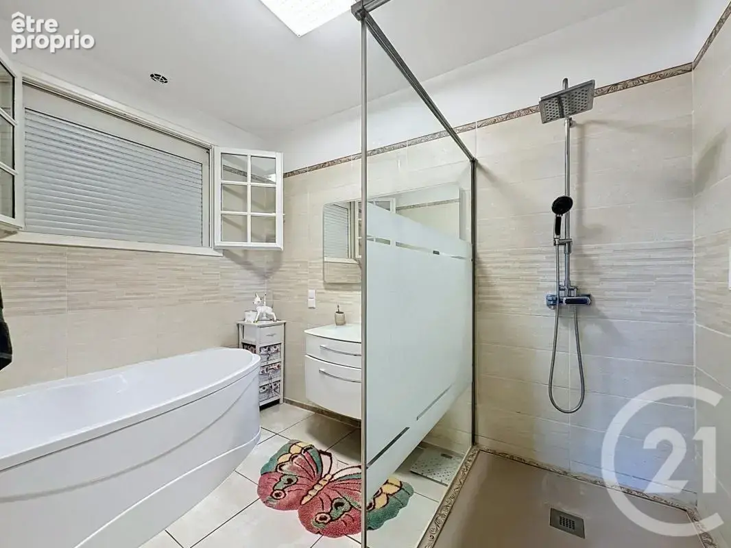 Maison 185 m² à Chaponnay  - photo 16