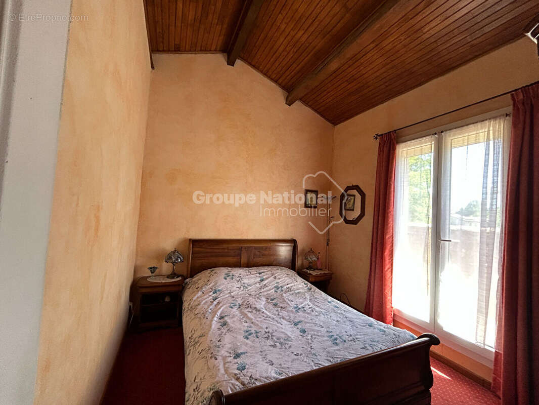 Maison 5 chambres sur parcelle de 1364 m² avec piscine et grand garage - Aubignan - photo 12