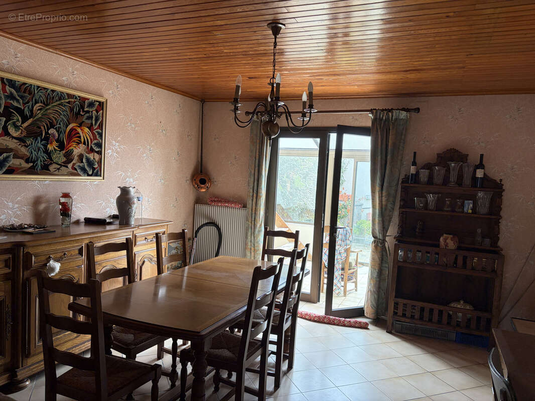 Maison familiale de 145 m2   4 chambres, véranda et double garage, proche de toutes les commodité - photo 4