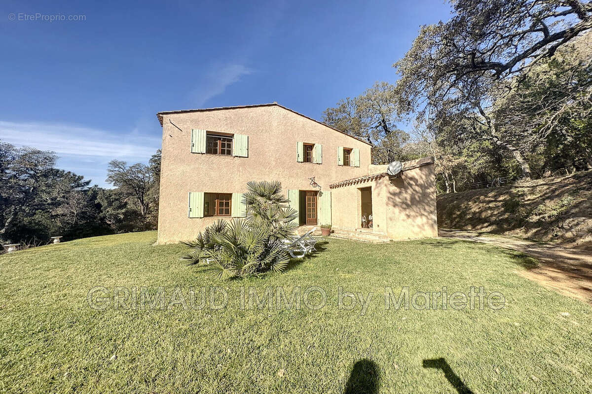Maison à LA GARDE-FREINET