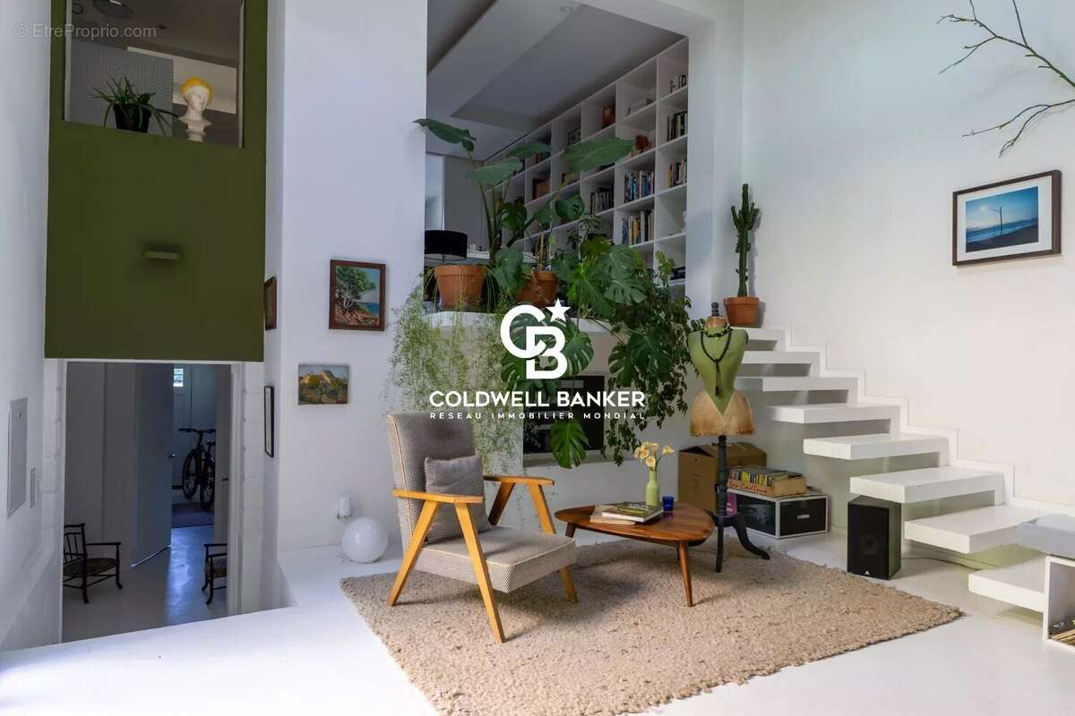 Maison à MARNES-LA-COQUETTE