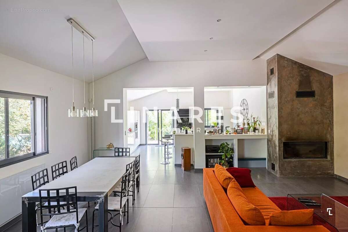 L'ALLAUDIENNE - Maison T5 de 151m2 - Terrain de 3300m2 - Piscine - Garage - ALLAUCH - photo 11